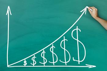 1 Green Flag Positioning This Exceptional Passive Income Stock for Another Big Year: https://g.foolcdn.com/editorial/images/716072/a-hand-drawing-money-signs-and-an-upward-arrow-on-a-chalkboard.jpg