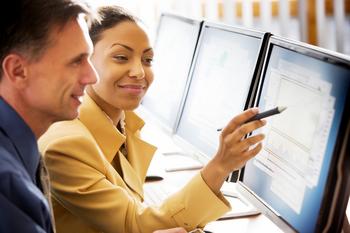 This Discount Growth Stock Is a Once-in-a-Decade Buying Opportunity Right Now: https://g.foolcdn.com/editorial/images/718689/gettyimages-woman-points-at-computer-with-a-pen-to-show-something-to-a-colleague.jpg