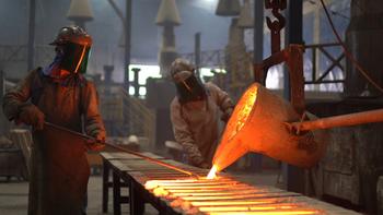 Why Century Aluminum Stock Rallied in Early Trading Today: https://g.foolcdn.com/editorial/images/695618/22_03_01-two-people-pouring-molten-aluminum-into-forms-_gettyimages-1287953578.jpg