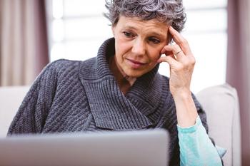 1 Green Flag and 1 Red Flag for E-Commerce Stocks: https://g.foolcdn.com/editorial/images/741152/mature-person-looking-at-laptop-computer-with-raised-eyebrows-and-thinking-confused-doubtful-uncertain-unsure-skeptical.jpg