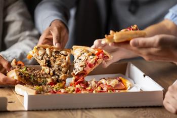 Domino's Has Unappetizing News for Investors: https://g.foolcdn.com/editorial/images/691256/delivery-pizza.jpg