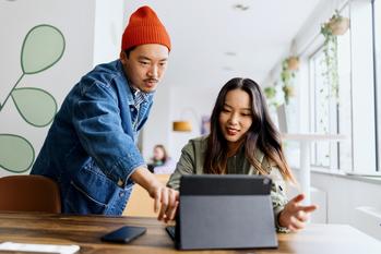 2 Unstoppable Growth Stocks to Buy in 2023 and Beyond: https://g.foolcdn.com/editorial/images/745616/two-people-looking-at-a-laptop.jpeg