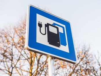 Is It Too Late to Buy ChargePoint Holdings Stock?: https://g.foolcdn.com/editorial/images/782905/22_01_17-an-electric-vehicle-charging-point-sign-_gettyimages-1098034208.jpg