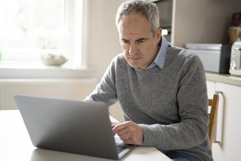 24% of Workers Expect Social Security to Be Their Primary Retirement Income Source. Here's Why That's a Bad Idea: https://g.foolcdn.com/editorial/images/719733/a-person-with-a-serious-expression-at-a-laptop_gettyimages-1295467817.jpg