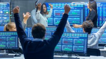 2 Signs Point to a Booming Stock Market in 2024 With Another Potentially Signaling a Crash. Here's Which Ones Are Useful -- and Useless.: https://g.foolcdn.com/editorial/images/761912/happy-traders-wall-street-celebrating-profit-growth-win.jpg