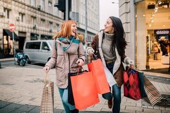 3 Top Warren Buffett Stocks for the New Year: https://g.foolcdn.com/editorial/images/756952/2-people-carrying-shopping-bags.jpg