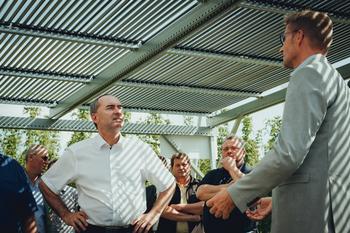 DGAP-News: TubeSolar AG: PV-Stromerzeugung über großflächigem Hopfenanbaugebiet geplant – Besuch des bayerischen Wirtschafts- und Energieministers Hubert Aiwanger in der Hallertau: https://eqs-cockpit.com/cgi-bin/fncls.ssp?fn=download2_file&code_str=90736b824d397a727bc27b0723afca85