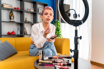 Gen Z Is Obsessed With This Cosmetics Company. But Can the Stock Give Your Portfolio a Makeover?: https://g.foolcdn.com/editorial/images/753599/a-person-putting-on-makeup.jpg