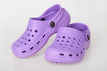 1 No-Brainer Growth Stock Down 21% to Buy With $1,000 Right Now: https://g.foolcdn.com/editorial/images/776727/purple-crocs.jpg