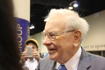 3 Reasons Buying Warren Buffett's Favorite Stock Is Smarter Than Investing in an S&P 500 ETF: https://g.foolcdn.com/editorial/images/790210/buffett12-tmf.jpg