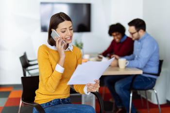 1 Green Flag and 1 Red Flag for AT&T in 2023: https://g.foolcdn.com/editorial/images/733698/businessperson-talking-on-mobile-phone_gettyimages-1154387228.jpg