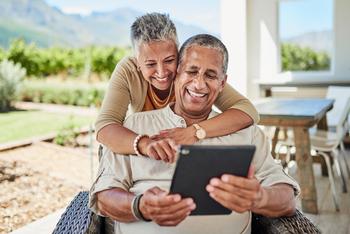 Why I'm Changing My Mind on AT&T Stock: https://g.foolcdn.com/editorial/images/744478/couple-smiles-while-looking-at-a-tablet.jpg