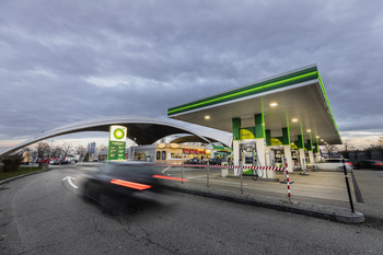 Valora erhält grünes Licht für den Betrieb weiterer Oel-Pool Tankstellenshops und wird mit avec Convenience-Marktführerin in der Schweiz: https://mailing-ircockpit.eqs.com/crm-mailing/e0978a0f-91cd-1014-b0c4-6f2b05d60f5f/16674ef3-50b9-4069-9fe0-f57349b0a5f3/c4fc70b6-8fe4-4c70-acd1-cde6ee55b43a/bp_tankstelle_in_deitingen_so_stefano+schr%C3%B6ter_oel-pool+ag.png