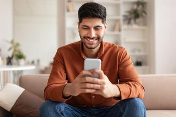 1 No-Brainer Large-Cap Growth ETF to Buy Right Now for Less Than $200: https://g.foolcdn.com/editorial/images/783558/investor-smiling-phone-at-home.jpg