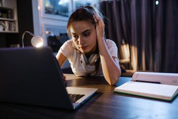 Why Baidu Stock Tanked by 6% on Thursday: https://g.foolcdn.com/editorial/images/751650/concerned-person-looking-at-a-laptop-screen.jpg