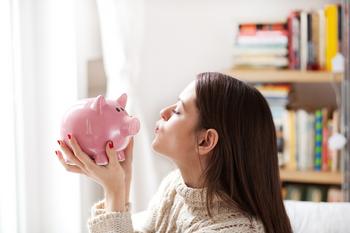 Enterprise Products Partners Stock: Buy, Sell, or Hold?: https://g.foolcdn.com/editorial/images/792076/24_07_15-a-person-kissing-a-piggy-bank-_mf-dload-1200x800-5b2df79.jpg