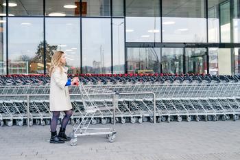 Dollar General Stock Has Risen 49% Over the Last 6 Months. Can This Bull Run Continue?: https://g.foolcdn.com/editorial/images/771719/gettyimages-1385902801.jpg