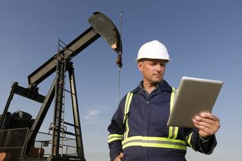 2 No-Brainer Energy Stocks to Buy Right Now for Less Than $500: https://g.foolcdn.com/editorial/images/780169/oil-field-equipment-services-engineer-inspector-person.jpg