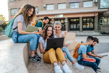 1 Stock Down 75% that Wall Street Expects to Soar 70%: https://g.foolcdn.com/editorial/images/758136/students-looking-at-a-computer.jpg