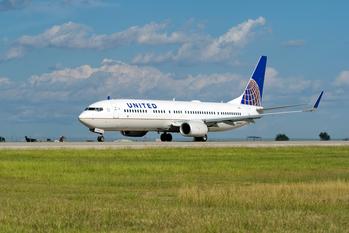 United Airlines Stock Plunges 10% After Earnings: Time to Buy?: https://g.foolcdn.com/editorial/images/691607/airline-united-continental-ual-boeing-737.jpg