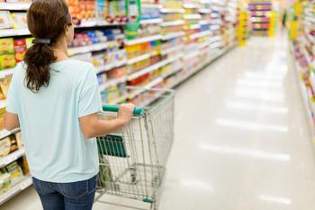 Consumer Sales in China Are Still a Trouble Spot for This Dividend King. Here's What to Watch Out for Before You Buy the Stock: https://g.foolcdn.com/editorial/images/768300/22_06_03-a-person-pushing-a-cart-in-a-store-_gettyimages-641769502.jpg