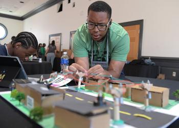 Exelon Foundation Launches Free STEM Academy for High School Boys: https://mms.businesswire.com/media/20240826007205/en/2224496/5/Boys_to_STEM_3.jpg