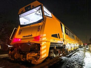 EQS-News: Deutsche Bahn setzt auf High Speed Grinding und Schienenfräsen als Schlüsseltechnologien für eine zukunftsgerichtete Instandhaltung und vergibt Zuschläge von deutlich über 100 Mio.€ an Vossloh: https://eqs-cockpit.com/cgi-bin/fncls.ssp?fn=download2_file&code_str=23cca4c56cdeb9808cd54b83b87c02f1