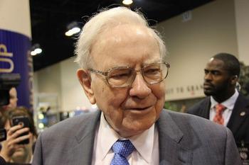 Ajit Jain Sells Over Half His Berkshire Hathaway Stake: A Warning for Warren Buffett's Empire?: https://g.foolcdn.com/editorial/images/790751/buffett-pick-looking.jpg