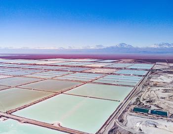 SQM Stock Holds Steady Despite Lithium Sales Volume Drop in Q1: https://g.foolcdn.com/editorial/images/733121/sqm-stock-earnings-q1-chile-lithium-brine-mine-operation.jpg