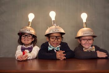 What's the Best Way to Invest in Stocks Without Any Experience? Try This ETF.: https://g.foolcdn.com/editorial/images/771032/smart-genius-kids-children-idea-lightbulb-thinking-cap-1201x805-75f15f2.jpg