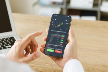 The Best High Yield Bank Stock to Invest $1,000 in Right Now: https://g.foolcdn.com/editorial/images/787089/23_11_06-a-person-looking-at-a-stock-trading-phone-app-_mf-dload-gettyimages-1436743497.jpg