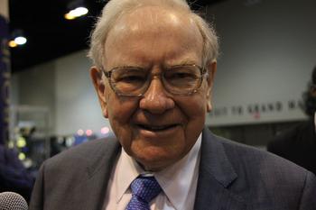 2 Warren Buffett Stocks to Buy Hand Over Fist and 1 to Avoid: https://g.foolcdn.com/editorial/images/735746/warren-buffett4-tmf.jpg