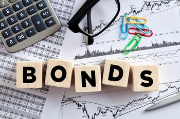 1 Magnificent S&P 500 Dividend Stock to Buy and Hold Forever: https://g.foolcdn.com/editorial/images/738102/bonds.jpg