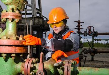 2 High-Yield Midstream Stocks to Buy Hand Over Fist in January: https://g.foolcdn.com/editorial/images/759880/21_05_18-a-person-in-protective-gear-working-on-an-energy-pipeline-_gettyimages-538186946.jpg