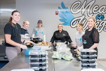 University of North Florida and Humana Expand Meals on Wings Program to Address Food Insecurity Among Older Adults: https://mms.businesswire.com/media/20230419005329/en/1767750/5/MOW_%28003%29.jpg