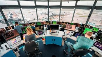 FREQUENTIS und niederländische LVNL erweitern integrierte Tower-Lösung am Flughafen Amsterdam Schiphol: https://www.irw-press.at/prcom/images/messages/2023/69580/2023-03-08-pr-Frequentis-lvnl-mosaix-go-live_DE(002).001.jpeg