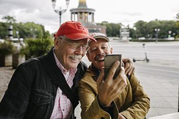 How Much Social Security Did High- and Low-Income Retirees Get in 2023?: https://g.foolcdn.com/editorial/images/764901/taking-a-selfie-on-vacation.jpg